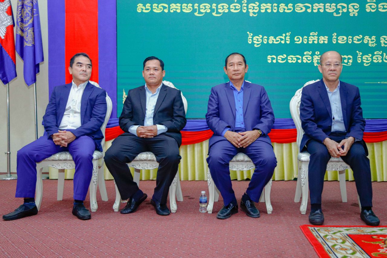 ឯកឧត្តមរដ្ឋមន្រ្តី ប្រគល់បណ្ណមូលនិធិសមធម៌សុខាភិបាល ...