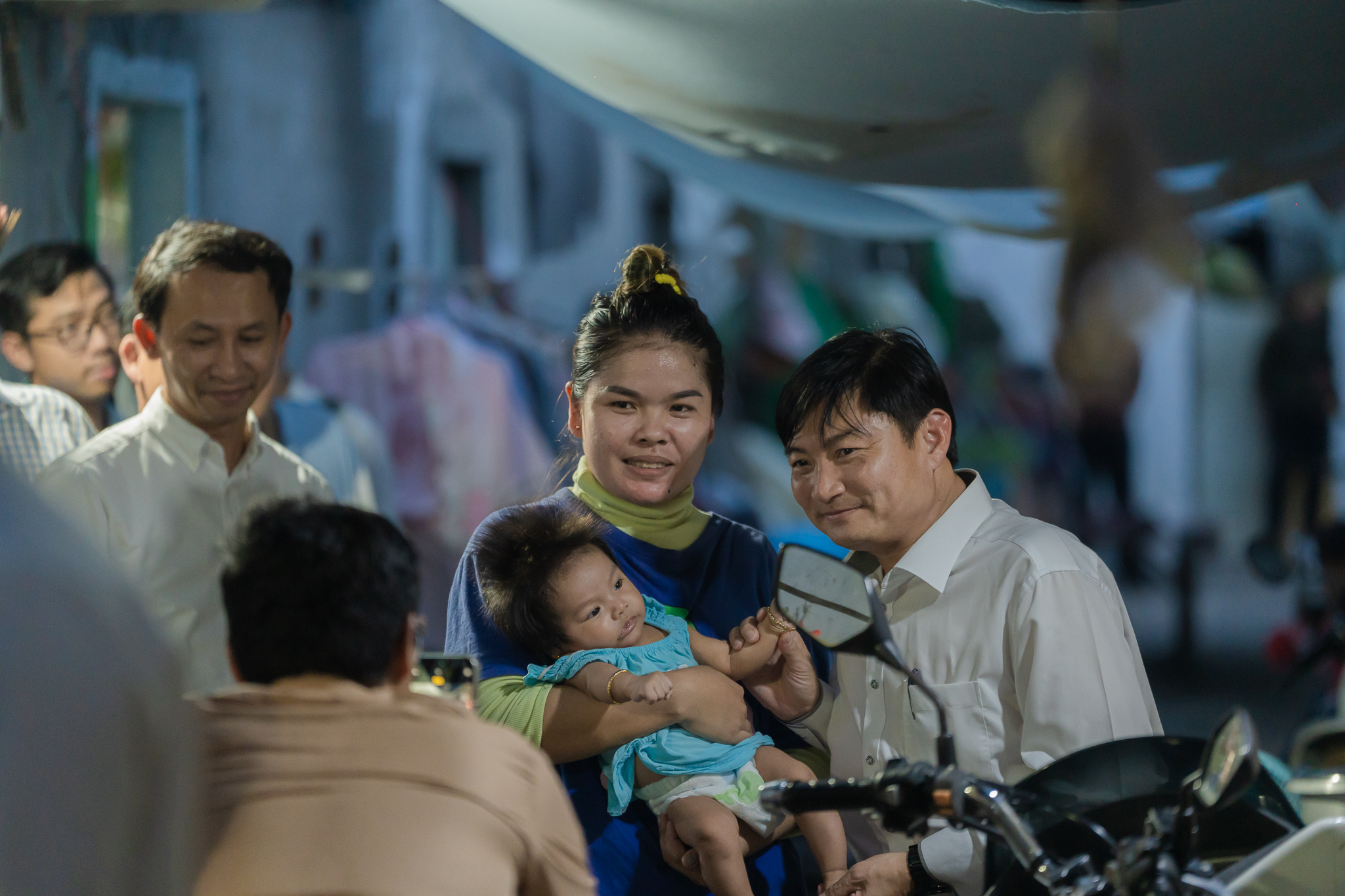 រដ្ឋមន្ត្រី ហេង សួរ បន្តចុះពិនិត្យពីស្ថានភាពរស់នៅ ...