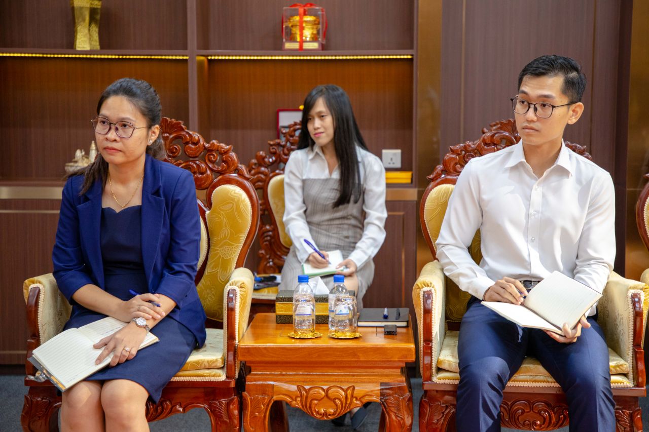 រដ្ឋមន្ត្រីក្រសួងការងារ គាំទ្រក្រុមហ៊ុនចិនធំមួយស្វែងរកកម្លាំងពលកម្មជាង ...