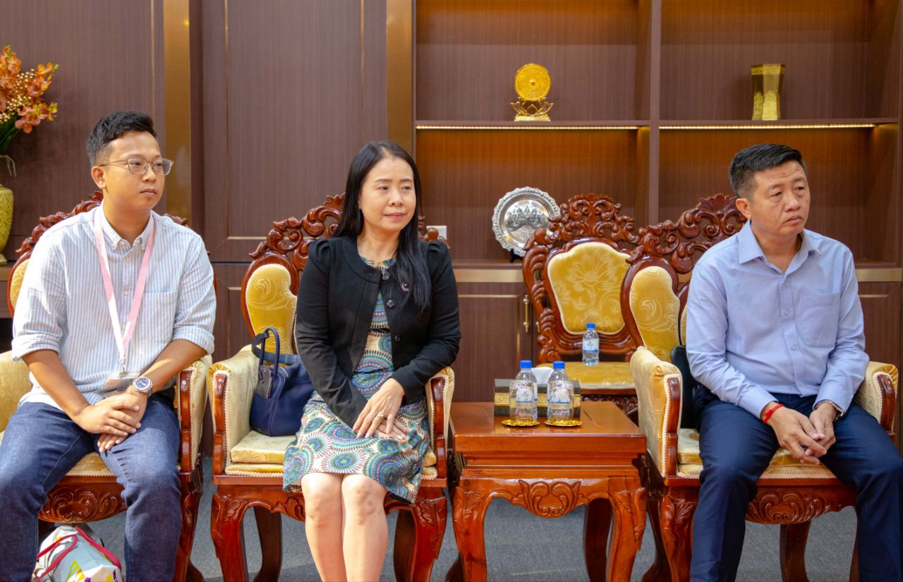 រដ្ឋមន្ត្រីក្រសួងការងារ គាំទ្រក្រុមហ៊ុនចិនធំមួយស្វែងរកកម្លាំងពលកម្មជាង ...