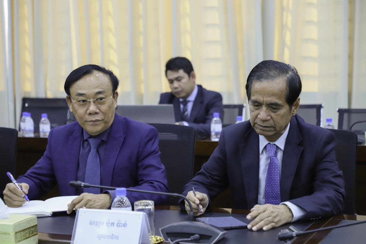 ឯកឧត្តម ហេង សួរ ជំរុញឱ្យសមាគមគ្រឹះស្ថានឧត្តមសិក្សាបច្ចេកទេស ...