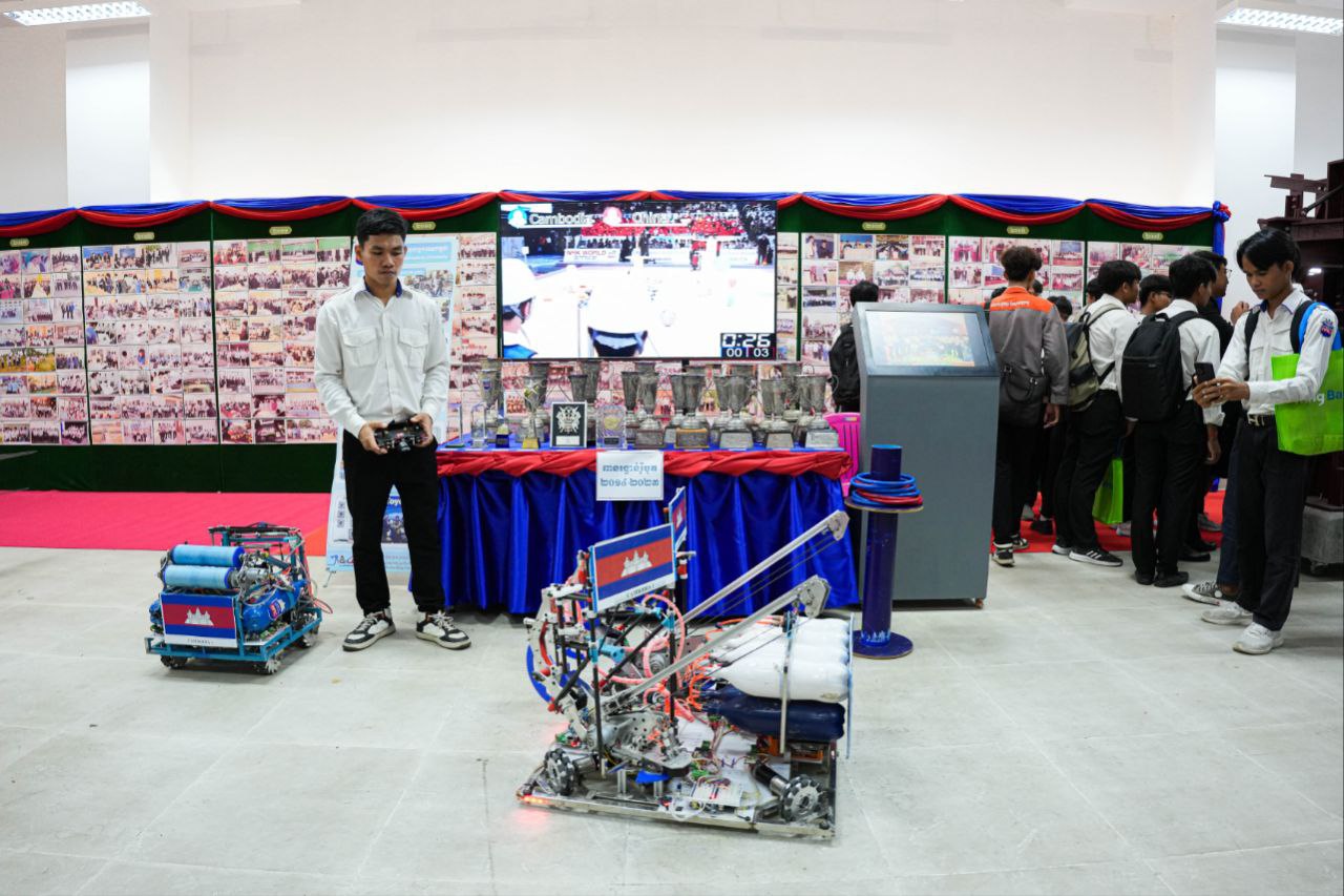 សិស្ស-និស្សិតនៃវិទ្យាស្ថាន NPIC ...