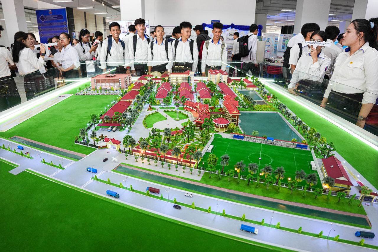 សិស្ស-និស្សិតនៃវិទ្យាស្ថាន NPIC ...