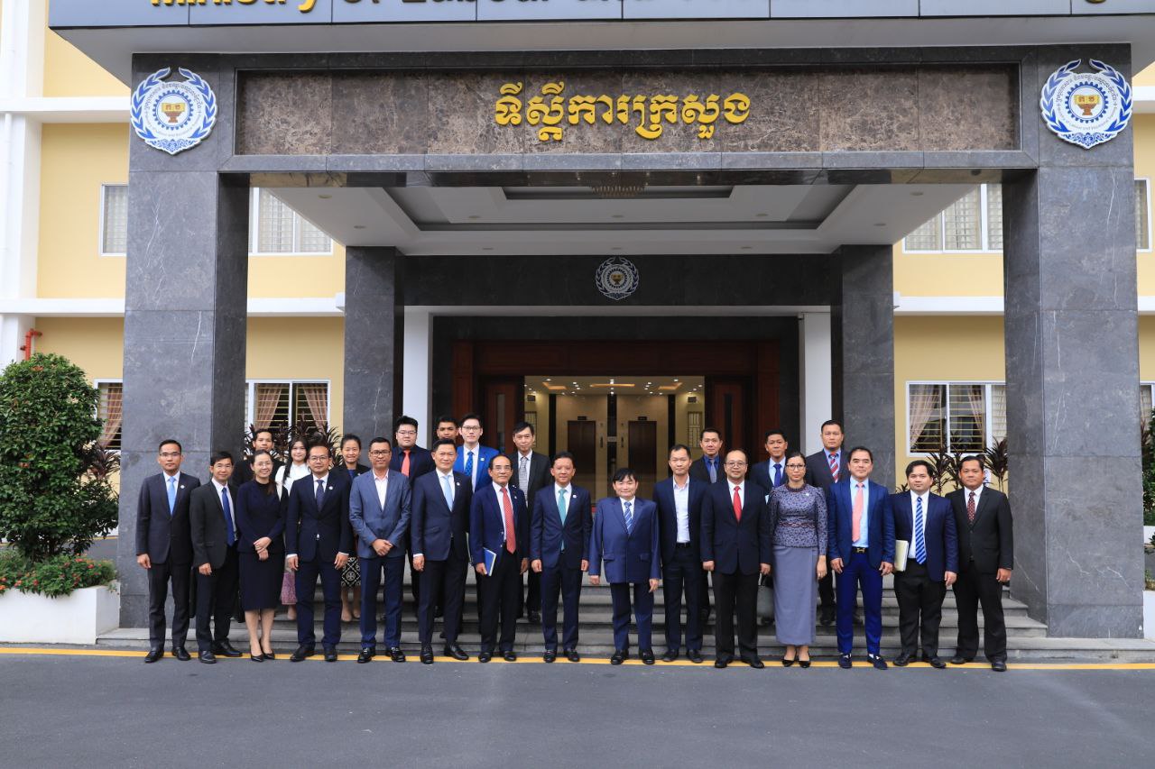 ឯកឧត្តម ហេង សួរ និងឯកឧត្តម ហែម វណ្ណឌី ...