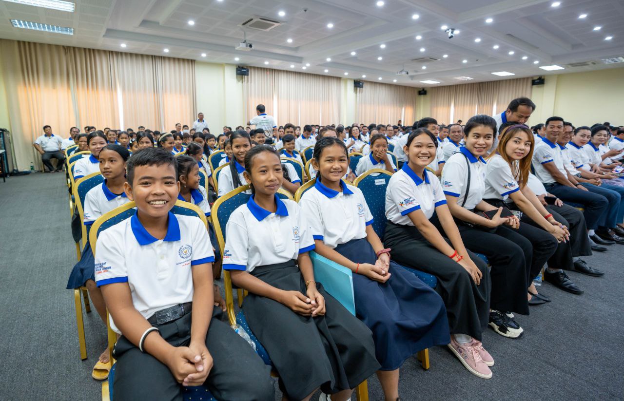 ឯកឧត្តម ហេង សួរ ...