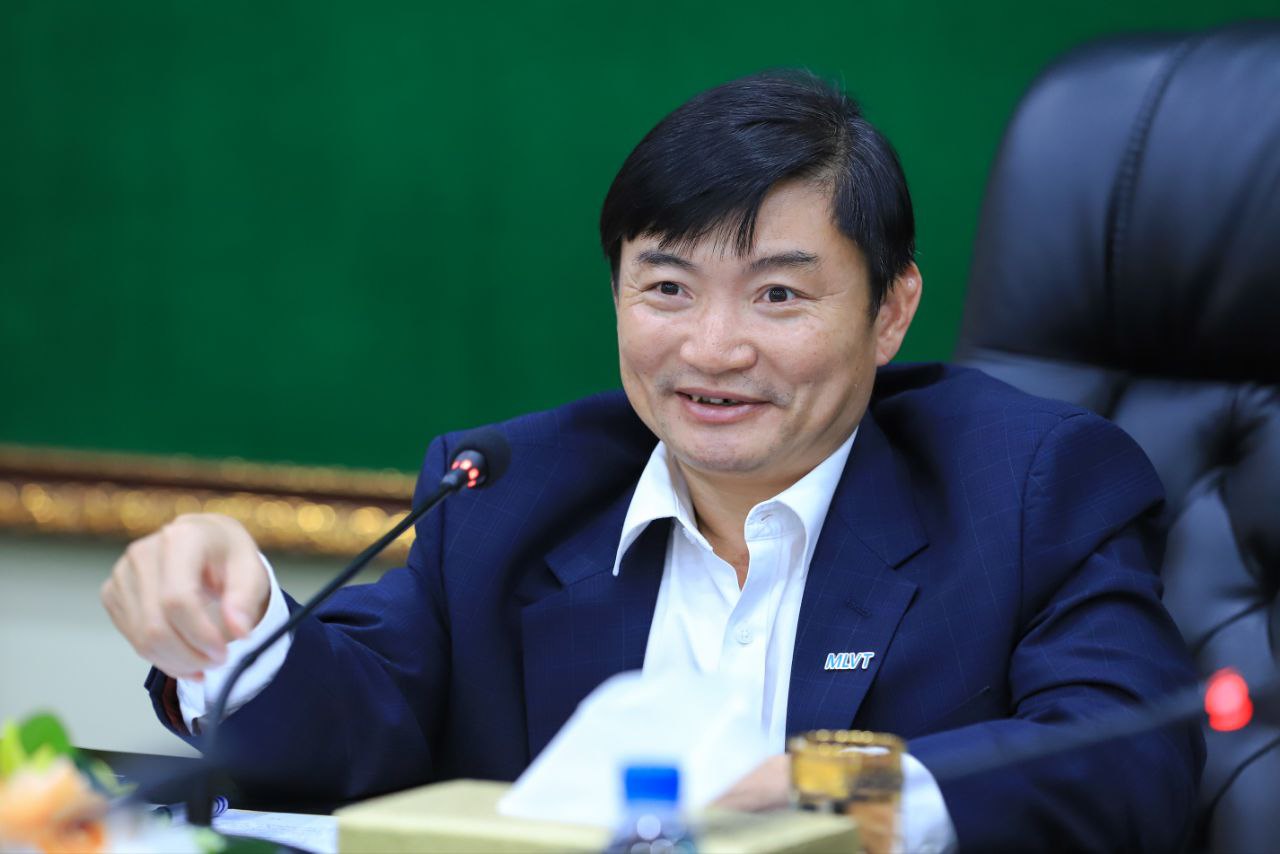 ឯកឧត្តម ហេង សួរ ...