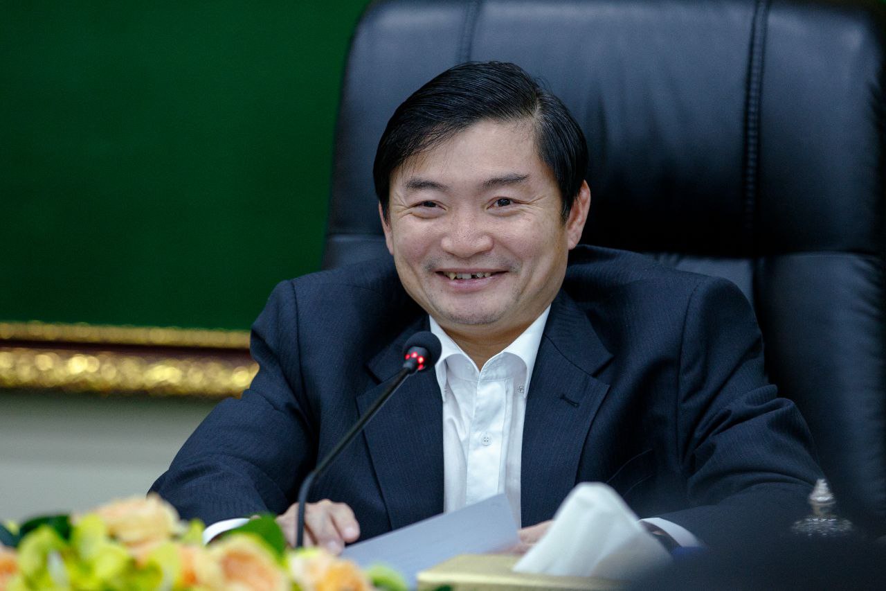 ឯកឧត្តម ហេង សួរ ...