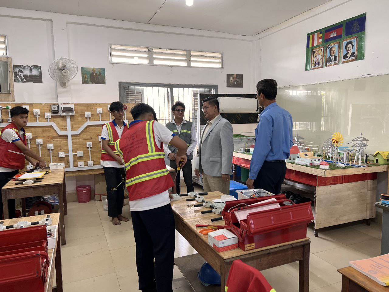 ក្រសួងការងារ និងបណ្តុះបណ្តាលវិជ្ជាជីវៈ បានចូលរួមតាមដាន ត្រួតពិនិត្យ ...