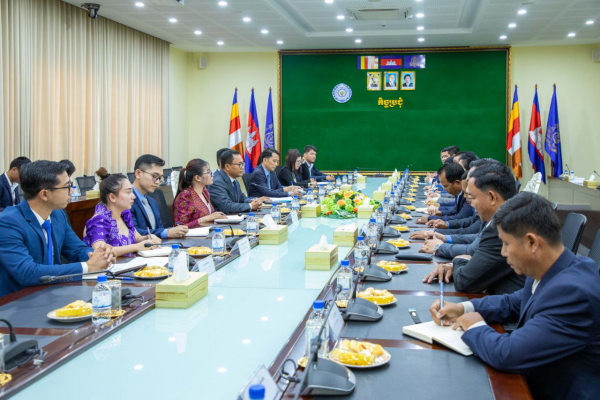 សហព័ន្ធសហជីពនៃសាធារណរដ្ឋប្រជាមានិតឡាវ (LFTU) ប្តេជ្ញាគាំទ្រកម្ពុជាក្នុងការអនុវត្តគោលនយោបាយលើវិស័យការងារនៅលើឆាកអន្តរជាតិ ទាំងក្នុងក្របខណ្ឌអាស៊ាន និងពហុភាគីនានា