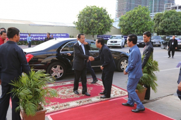 សម្តេចតេជោ ហ៊ុន សែន អញ្ជើញជួបសំណេះសំណាល ជាមួយកូនក្មួយតំណាងកម្មករចំនួន ៤,៦១៧នាក់