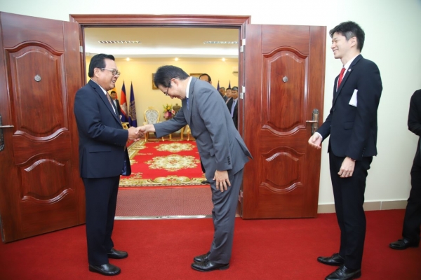 អគ្គរាជទូតជប៉ុនថ្មី ប្ដេជ្ញាជួយជំរុញឱ្យមានការបង្កើនកូតាទទួលកម្មសិក្សាការី និងពលករជំនាញពីកម្ពុជាបន្ថែម