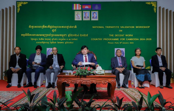 ឯកឧត្តម ហេង សួរ អំពាវនាវឱ្យមានតម្លាភាពផ្នែកហិរញ្ញវត្ថុសម្រាប់សហជីពខណៈដែលកម្មករជាម្ចាស់លុយ