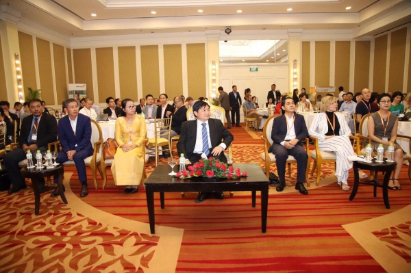 ឯកឧត្តម ហេង សួរ អញ្ជើញបើក &ldquo;វេទិកាធុរកិច្ច&rdquo; របស់គម្រោងរោងចក្រកាន់តែប្រសើរនៅកម្ពុជា