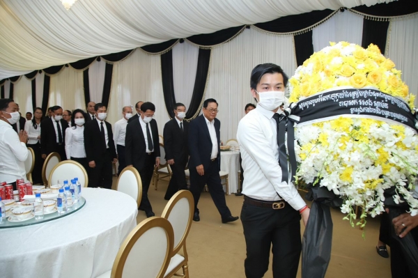 ឯកឧត្តមបណ្ឌិត អុិត សំហេង ដឹកនាំគណប្រតិភូ អញ្ជើញគោរពវិញ្ញាណក្ខន្ធ ឪពុកបង្កើតរបស់ ឯកឧត្តម សេង​ សក្តា ដែលទទួលមរណភាព ក្នុងជន្មាយុ៧៧ឆ្នាំ