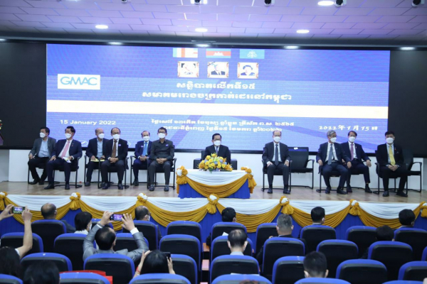 វិស័យវាយនភណ្ឌ កាត់ដេរ ផលិតស្បែកជើង និងផលិតផលិតផលធ្វើដំណើរនិងកាបូប ជាវិស័យទ្រទ្រង់សេដ្ឋកិច្ច និងនាំចេញសំខាន់ជាងគេរបស់កម្ពុជា