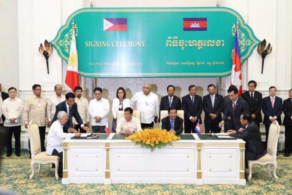 ពិធីចុះហត្ថលេខាលើអនុស្សរណៈ​នៃការយោគយល់​គ្នាស្តីពីកិច្ច​សហប្រតិបត្តិការលើវិស័យការងារ ក្រោមអធិបតីភាពដ៏ខ្ពង់ខ្ពស់សម្តេចអគ្គមហាសេនាបតីតេជោ ហ៊ុន សែន នាយករដ្ឋមន្រ្តី នៃព្រះរាជាណាចក្រកម្ពុជា