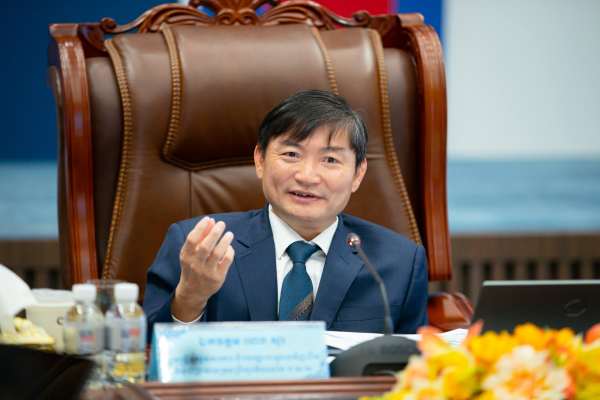 ឯកឧត្តម ហេង សួរ ដឹកនាំកិច្ចប្រជុំក្រុមប្រឹក្សាភិបាល ប.ស.ស. ដើម្បីពិនិត្យផែនការយុទ្ធសាស្ត្រ និងដោះស្រាយបញ្ហាប្រឈមឱ្យកាន់តែមានប្រសិទ្ធភាព និងតម្លាភាព