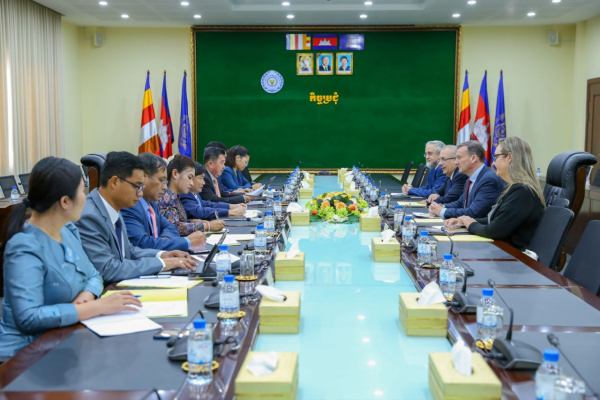 គណៈប្រតិភូសភាពាណិជ្ជកម្មអន្តរជាតិនៃកម្ពុជា ចូលជួបសម្តែងការគួរសមជាមួយឯកឧត្តមរដ្ឋមន្ត្រីក្រសួងការងារ និងបណ្តុះបណ្តាលវិជ្ជាជីវៈ