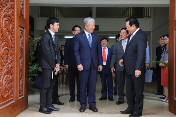 កូរ៉េនឹងបន្តបង្កើនកូតាសម្រាប់ពលករកម្ពុជាបន្ថែមទៀត នៅឆ្នាំបន្តបន្ទាប់&nbsp;