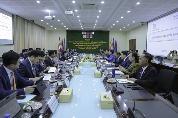 កិច្ចប្រជុំរវាងគណៈកម្មការទី៨ នៃរដ្ឋសភា ជាមួយក្រសួងការងារ និងបណ្តុះបណ្តាលវិជ្ជាជីវៈ