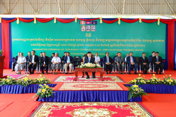 ឯកឧត្តម ហេង សួរ អំពាវនាវឱ្យជ័យលាភីនៃសាលាបច្ចេកទេសដុនបូស្កូ ធ្វើជាអ្នកនាំសារផ្សព្វផ្សាយពីជំនាញបច្ចេកទេសដល់យុវជនមកពីគ្រួសារក្រីក្រ