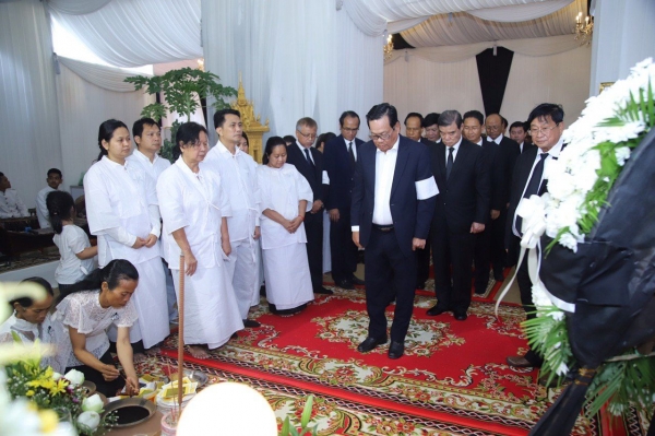 ឯកឧត្តម អុិត សំហេង អញ្ជើញដឹកនាំគណៈប្រតិភូ ចូលគោរពវិញ្ញាណក្ខន្ធសពឯកឧត្តម មាស ហួន