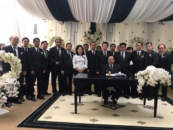 ឯកឧត្តមបណ្ឌិត អ៊ិត សំហេង ចូលរួមរំលែកទុក្ខ និងគោរពវិញ្ញាណក្ខន្ធ សម្តេចវិបុលបញ្ញា សុខ អាន