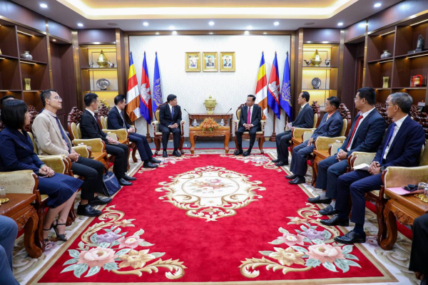 ក្រសួងការងារចុះអនុស្សរណៈជាមួយសាលាអន្តរជាតិ SCIA របស់សិង្ហបុរី ដើម្បីសហការអនុវត្តគោលនយោបាយបណ្ដុះបណ្ដាលជំនាញវិជ្ជាជីវៈដល់យុវជន១.៥លាននាក់