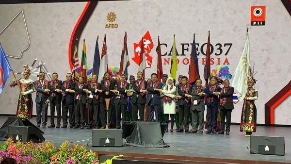 អបអរសាទរ! ឯកឧត្តមបណ្ឌិតរដ្ឋមន្ត្រី ទទួលគោរមងារជា &laquo;វិស្វករកិត្តិយសជាន់ខ្ពស់ថ្នាក់ឧត្តុង្គឧត្តម&raquo; ពីអង្គការសហព័ន្ធវិស្វកម្មអាស៊ាន