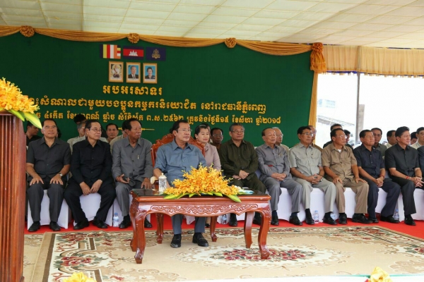 សម្តេចតេជោ ហ៊ុន សែន អញ្ជើញចុះជួបសំណេះសំណាលជាមួយកម្មករជាង១ម៉ឺននាក់នៅខណ្ឌសែនសុខ