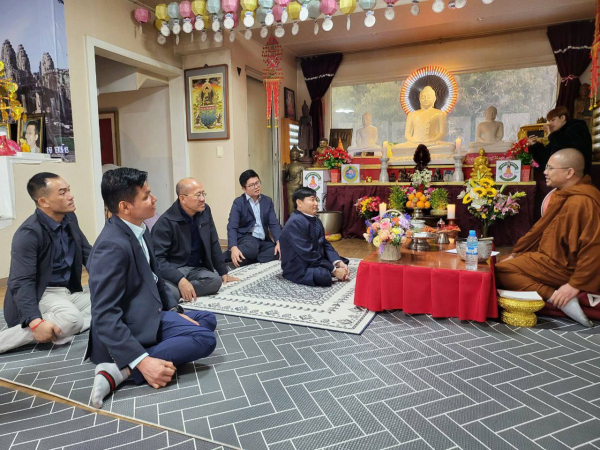 ឯកឧត្តម​ ហេង​ សួរ ចូលថ្វាយបង្គំ ព្រះសង្ឃខ្មែរនៅសាធារណរដ្ឋកូរ៉េ