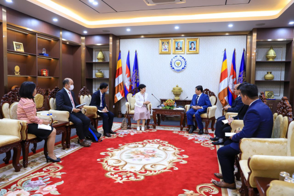 ឯកឧត្តមហេង សួរ ជួបពិភាក្សាការងារជាមួយប្រធានILOប្រចាំកម្ពុជា ឡាវ និងថៃ