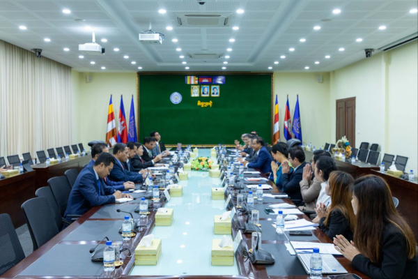 ក្នុងជំនួបជាមួយរដ្ឋមន្ត្រីក្រសួងការងារ សហព័ន្ធសេវាអប់រំនៅកម្ពុជា ប្រកាសគាំទ្រ និងស្នើសុំចូលរួមការបណ្តុះបណ្តាលជំនាញបច្ចេកទេសវិជ្ជាជីវៈជាមួយរដ្ឋាភិបាល