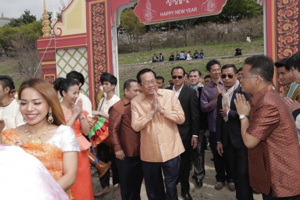 ឯកឧត្តមបណ្ឌិតរដ្ឋមន្ត្រី ឯកអគ្គរាជទូតខ្មែរនៅកូរ៉េ និងសភាកូរ៉េ ចូលរួមកម្សាន្តជាមួយពលករខ្មែរនៅកូរ៉េ ក្នុងឱកាសបុណ្យចូលឆ្នាំថ្មី