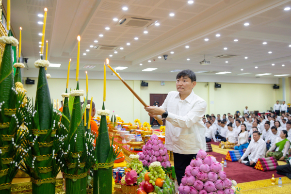 ថ្នាក់ដឹកនាំក្រសួងការងារ និងបណ្តុះបណ្តាលវិជ្ជាជីវៈ រៀបចំពិធីសូត្រមន្ត អបអរសាទរបុណ្យចូលឆ្នាំថ្មីប្រពៃណីជាតិខ្មែរ