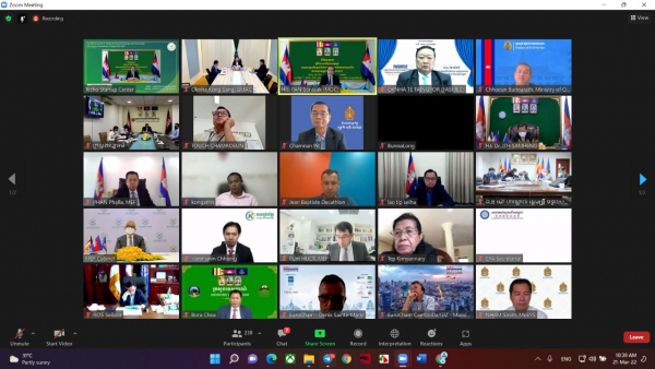 ពិធីផ្សព្វផ្សាយ និងដាក់ឱ្យអនុវត្តនូវ &ldquo;យុទ្ធសាស្រ្តអភិវឌ្ឍន៍វិស័យកាត់ដេរ ផលិតស្បែកជើង និងកាបូបកម្ពុជា ២០២២-២០២៧&rdquo;