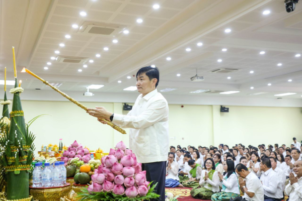 ថ្នាក់ដឹកនាំ មន្ត្រីរាជការក្រសួងការងារ និងបណ្តុះបណ្តាលវិជ្ជាជីវៈ រៀបចំពិធីសូត្រមន្តលើករាសីសម្រាប់ឆ្នាំថ្មី