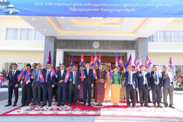 ក្រសួងការងារ និងបណ្តុះបណ្តាលវិជ្ជាជីវៈ រៀបចំពិធីវាយគង ទូងស្គរអបអរសាទរពិធីបើកការដ្ឋានសាងសង់ព្រែកជីកហ្វូណនតេជោ