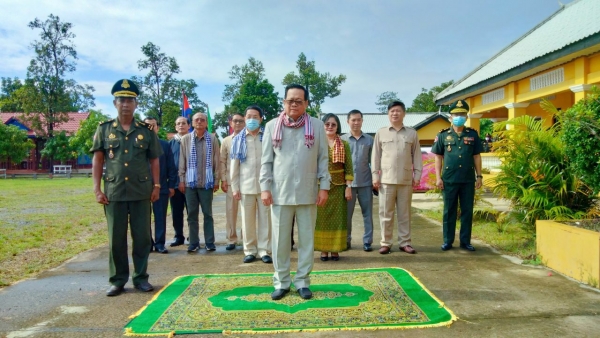 ឯកឧត្តមបណ្ឌិតរដ្ឋមន្ត្រី ដឹកនាំគណៈប្រតិភូ ចុះសួរសុខទុក្ខ និងនាំយកអំណោយទៅចែកជូនដល់កងទ័ព នៅកងពលតូចអន្តរាគមន៍លេខ៧