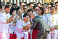 ឯកឧត្តមរដ្ឋមន្ត្រីក្រសួងការងារ និងបណ្តុះបណ្តាលវិជ្ជាជីវៈ រួមទាំងថ្នាក់ដឹកនាំក្រសួង បានអញ្ជើញចូលរួមក្នុងពិធី អបអរសាទរ ខួបអនុស្សាវរីយ៍លើកទី៧២ឆ្នាំ នៃទិវាបុណ្យឯករាជ្យជាតិ ៩ វិច្ឆិកា និងទិវាកំណើតនៃកងយោធពលខេមរភូមិន្ទ របស់ព្រះរាជាណាចក្រកម្ពុជា