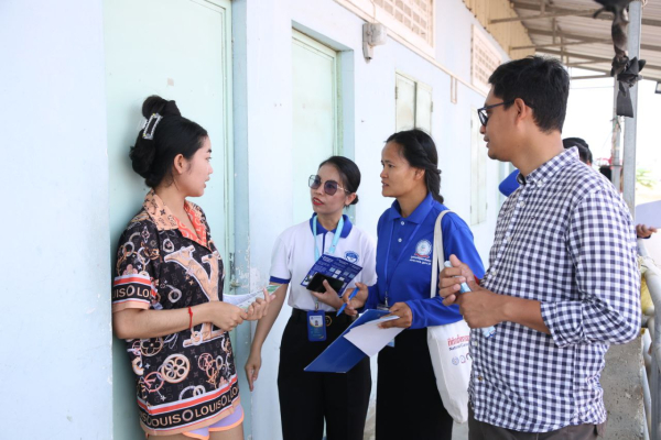 ប.ស.ស. និងNEA នៃក្រសួងការងារ និងបណ្តុះបណ្តាលវិជ្ជាជីវៈ ចុះពន្យល់កម្មករ Y &amp; W ពីឱកាសការងារ និងអត្ថប្រយោជន៍ដល់បន្ទប់ស្នាក់នៅ