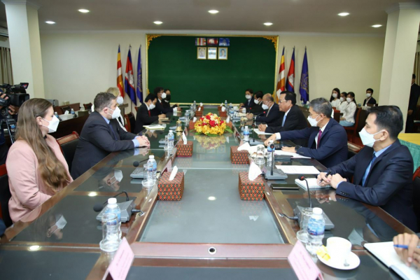 ក្រសួងការងារ- អង្គការ ហេទ្បែន ខេលល័រ អន្តរជាតិ ចុះMOU អនុវត្ត គម្រោងសាកល្បងលើកកម្ពស់សុខភាព អាហារូបត្ថម្ភ និងការចិញ្ចឹមទារក និងកុមារនៅតាមរោងចក្រសហគ្រាស