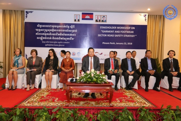 ឯកឧត្តមបណ្ឌិតរដ្ឋមន្ត្រី អញ្ជើញបើកសិក្ខាសាលាជាមួយអ្នកពាក់ព័ន្ធ ស្តីពី&laquo;យុទ្ធសាស្រ្តសុវត្ថិភាពចរាចរណ៍សម្រាប់គាំពារកម្មករនិយោជិតវិស័យកាត់ដេរសម្លៀកបំពាក់ និងផលិតស្បែកជើង&raquo;