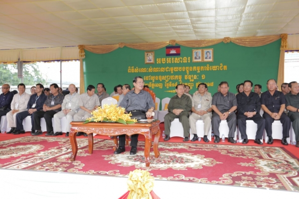 សម្តេចអគ្គមហាសេនាបតីតេជោ ហ៊ុន សែន នាយករដ្ឋមន្រ្តី បានអញ្ជើញជួបសំណេះសំណាលសួរសុខទុក្ខ កម្មករនិយោជិតនៅសួនឧស្សាហកម្មវឌ្ឍៈ១