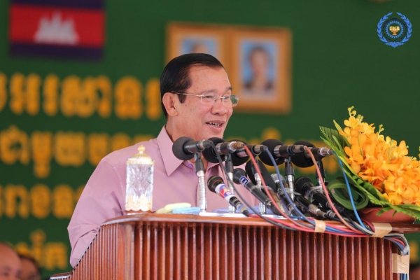 សម្តេចតេជោ ហ៊ុន សែន អញ្ជើញជួបសំណេះសំណាល ជាមួយកូនក្មួយកម្មករ ១៧,៨២៨ នាក់ នៅតំបន់រោងចក្រ ខេត្តកំពង់ស្ពឺ