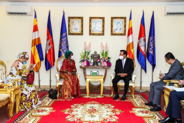 ឯកឧត្តមបណ្ឌិត អុិត សំហេង ទទួលជួបពិភាក្សាការងារជាមួយឯកអគ្គរដ្ឋទូតវិសាមញ្ញ និងពេញសមត្ថភាពសាធារណរដ្ឋសហព័ន្ធនីហ្សេរីយ៉ាប្រចាំកម្ពុជា