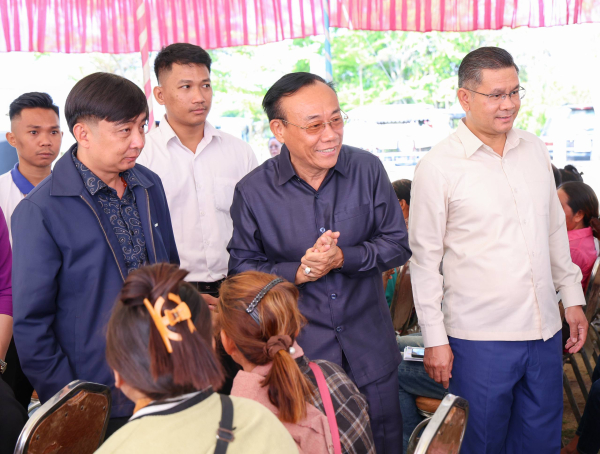 ក្រសួងការងារ និងបណ្តុះបណ្តាលវិជ្ជាជីវៈ បន្តនាំយកឱកាសការងារជិត ៣ពាន់ កន្លែង ផ្សព្វផ្សាយដល់អតីតពលករ និងប្រជាពលរដ្ឋ ក្នុងស្រុកថ្មគោល ខេត្តបាត់ដំបង