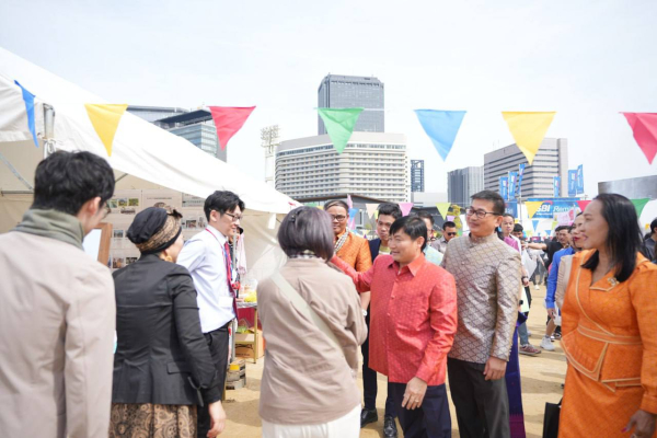 សង្ក្រាន្តខ្មែរនៅជប៉ុនដើម្បីអបអរសាទបុណ្យចូលឆ្នាំ បានចាប់ផ្តើមជាមួយនឹងពិធីសាសនា និងល្បែងប្រជាប្រិយយ៉ាងអឹកធឹក