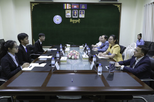 ក្រសួងការងារ និងបណ្តុះបណ្តាលវិជ្ជាជីវៈស្នើឱ្យនិស្សិតអាហារូបករណ៍អឺរ៉ាស្មូសផ្លឹស ខិតខំសិក្សាក្រេបចំណេះដឹងពីប្រទេសបារាំង ដើម្បីក្លាយជាធនធានមនុស្សដ៏មានសក្តានុពលសម្រាប់ជាតិ