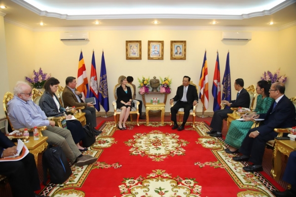 សហជីពធំមកពីអាមេរិក ប្ដេជ្ញាបន្តកិច្ចសហប្រតិបត្តិការលើវិស័យការងារជាមួយកម្ពុជាឱ្យបានប្រសើរបន្តទៀត